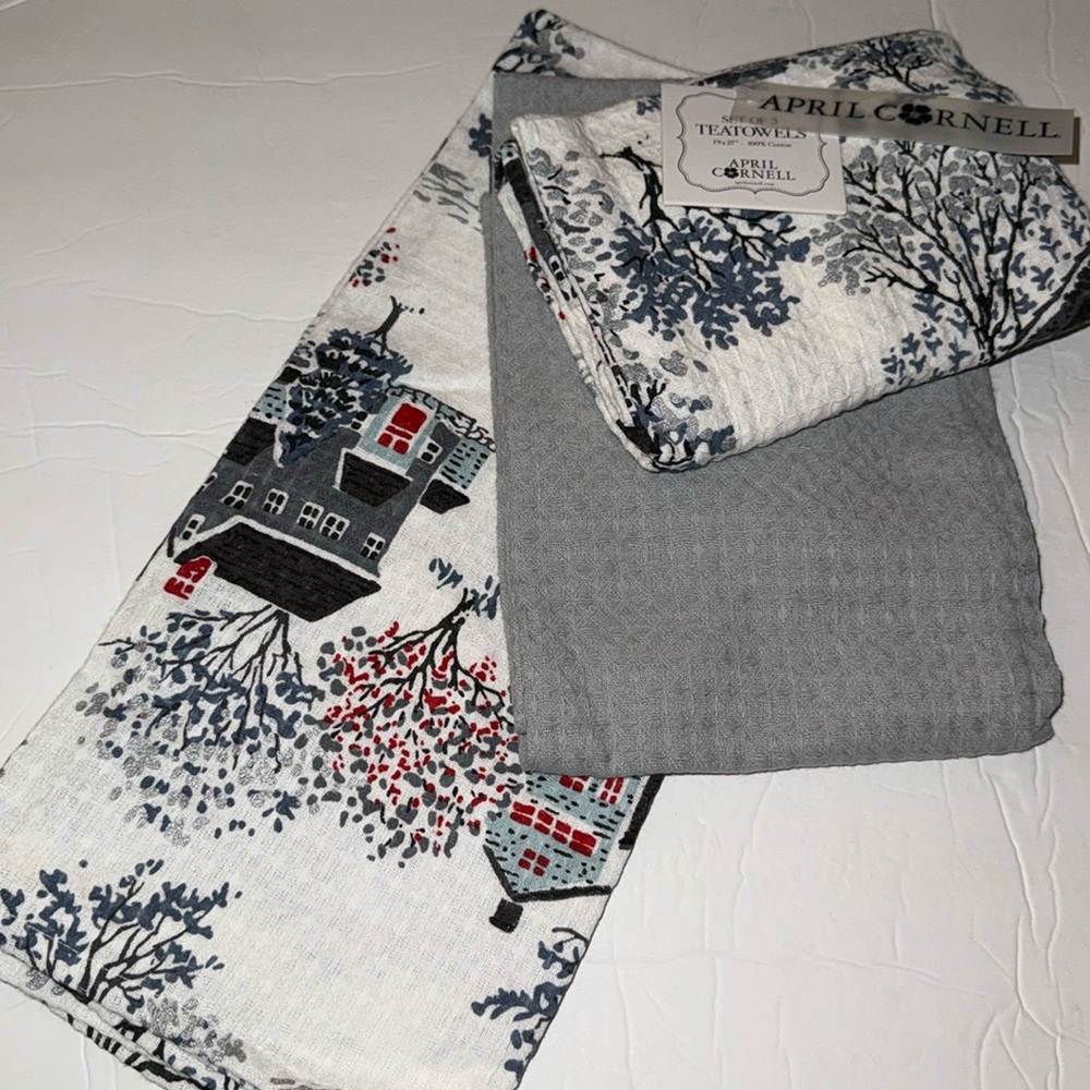 New April Cornell Set of 3 Tea Towels 100% Cotton 19x27” Holiday Winter Houses